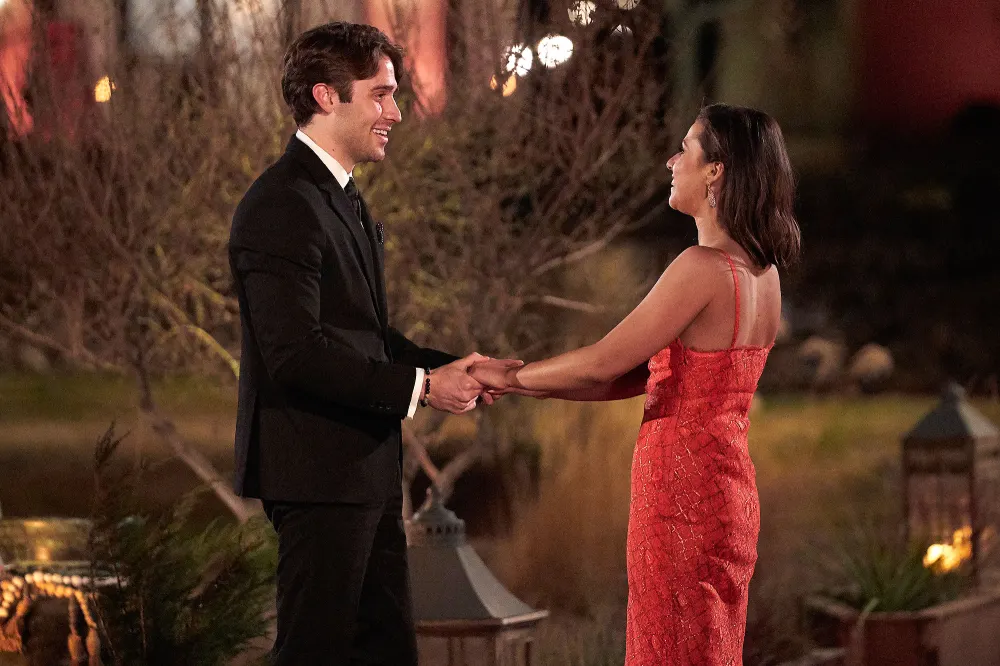 Inline Bachelorette 17x01 Recap Katie Thurston and Greg