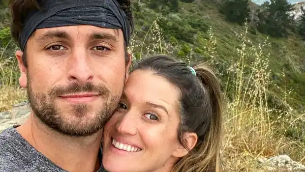 Inside Jade Roper and Tanner Tolbert’s Cabin Build for Family of 5: Photos