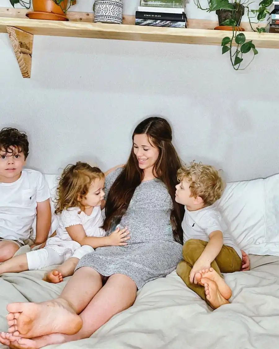 Jessa Duggar Ivy Pregnant Belly