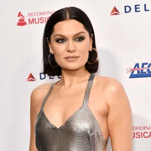 Jessie J Cries Detailing Health Struggles Affecting Her Throat Singing