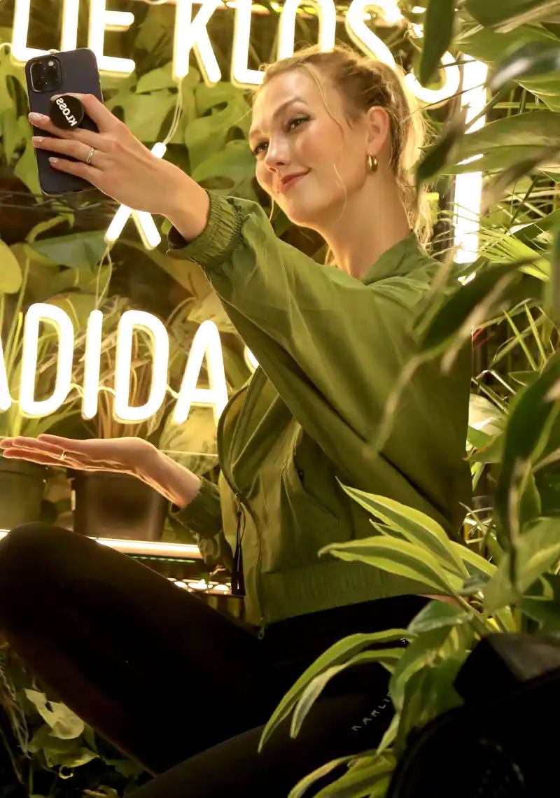 Karlie Kloss They Take Selfies Just Like Us