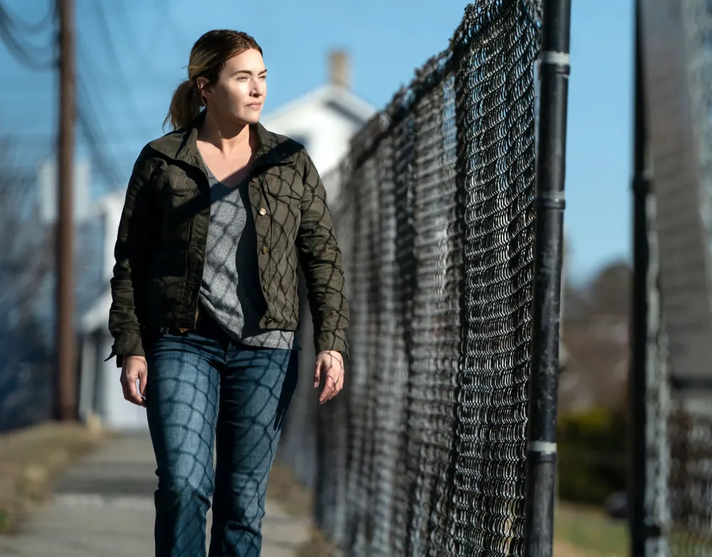 Kate Winslet Wears a Wig and Fake Eyebrows in &lsquo;Mare of Easttown&rsquo;