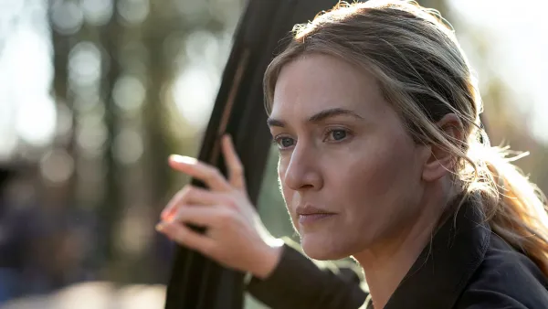 Kate Winslet Wears a Wig and Fake Eyebrows in ‘Mare of Easttown’