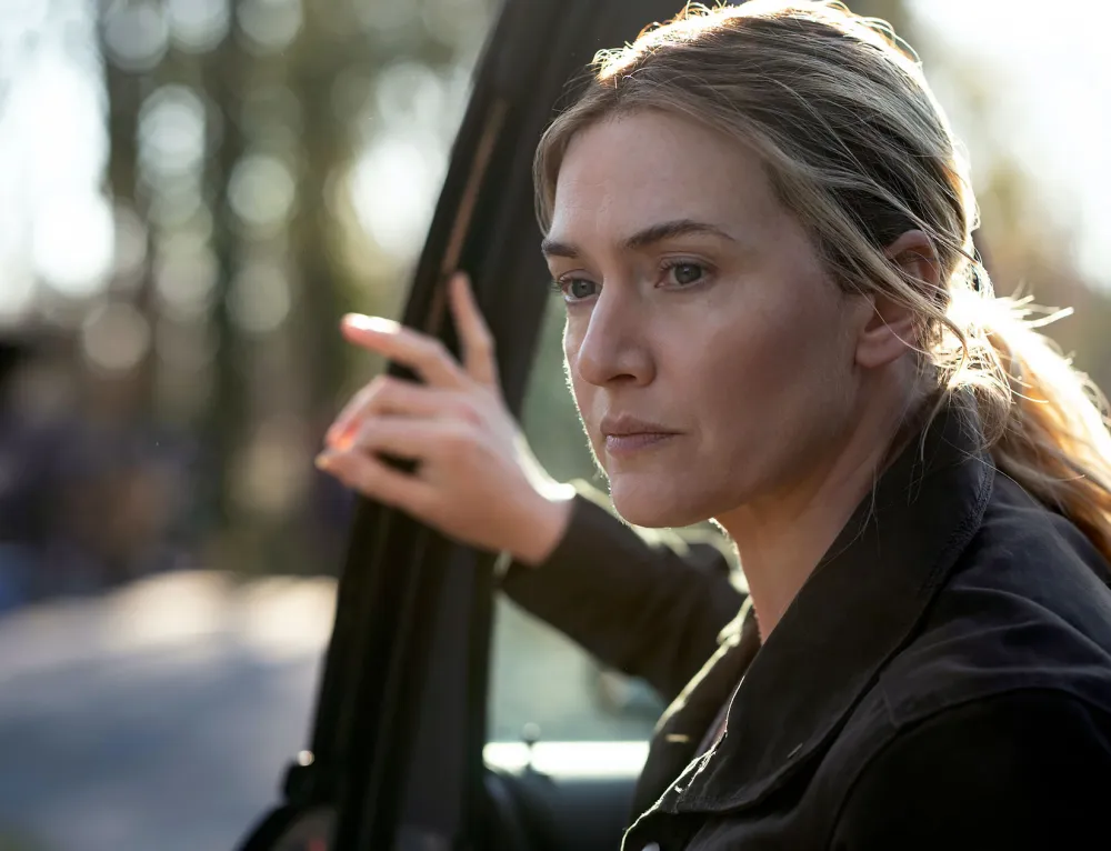 Kate Winslet Wears a Wig and Fake Eyebrows in &lsquo;Mare of Easttown&rsquo;