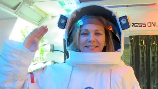 Kim Cattrall Trolls Fans With Space Photo 2
