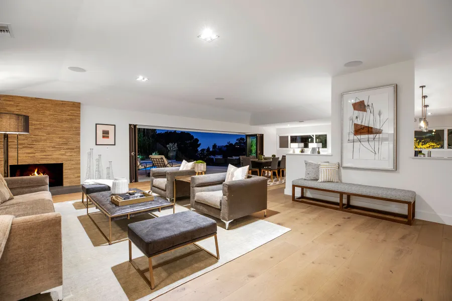 Look Inside Chrishell Stauses New Hollywood Hills Mansion Photos 