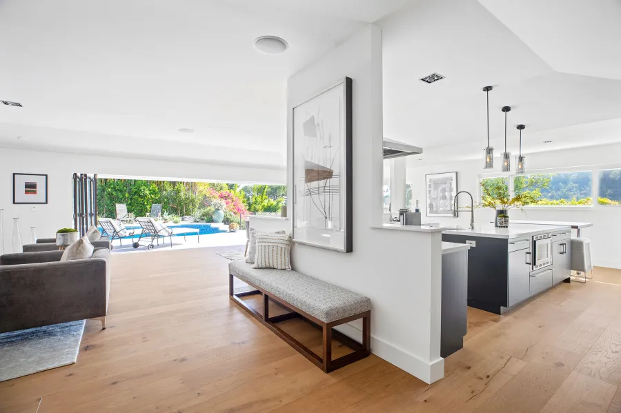 Look Inside Chrishell Stauses New Hollywood Hills Mansion Photos 