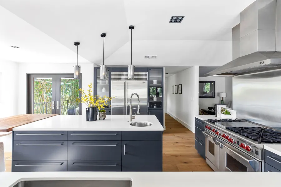 Look Inside Chrishell Stauses New Hollywood Hills Mansion Photos 