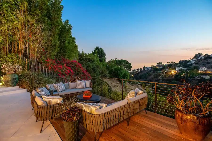 Look Inside Chrishell Stauses New Hollywood Hills Mansion Photos 