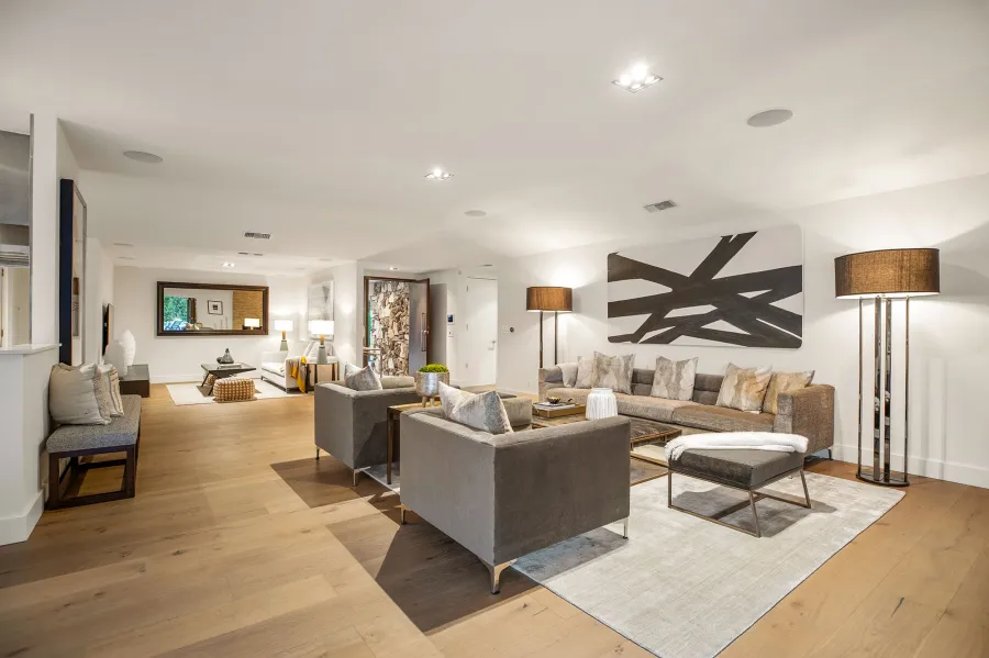 Look Inside Chrishell Stauses New Hollywood Hills Mansion Photos 