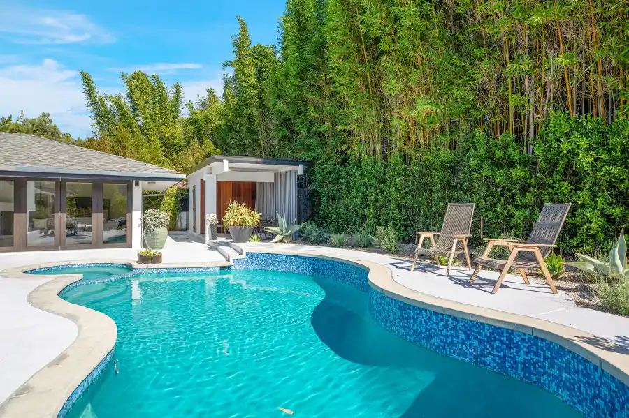 Look Inside Chrishell Stauses New Hollywood Hills Mansion Photos 