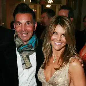 Lori Loughlin and Mossimo Giannulli Vacation in Mexico While on Probation for College Admissions Scandal