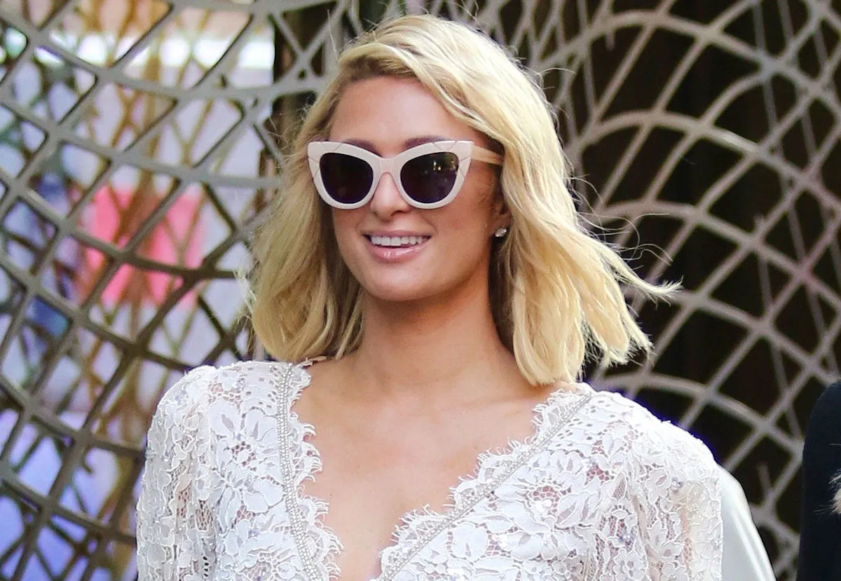 Paris-Hilton-Dress-Look-002