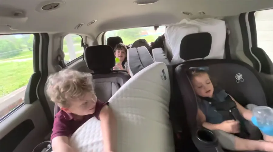 Pregnant Jessa Duggar Camps With Family Amid Counting On Cancellation 01