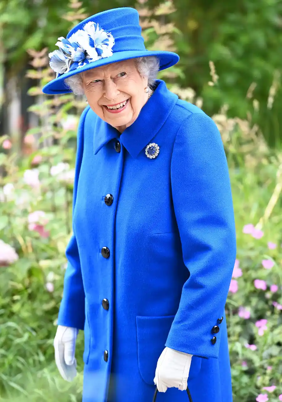 Queen Elizabeth, Princess Anne Have Mother-Daughter Outing in Scotland: Pics