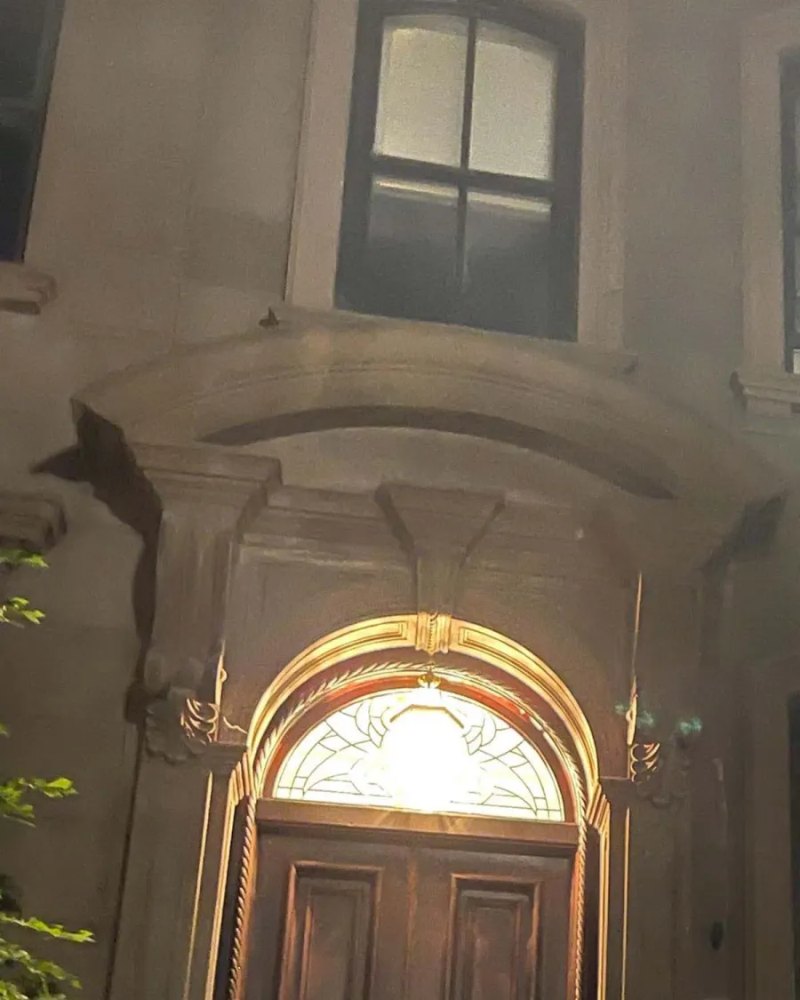 Sarah Jessica Parker Visits Carries Apartment Ahead of 1st Sex City Series Table Read Pics