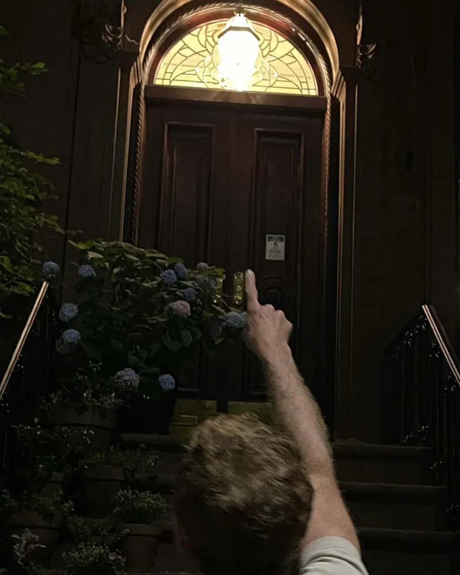 Sarah Jessica Parker Visits Carries Apartment Ahead of 1st Sex City Series Table Read Pics