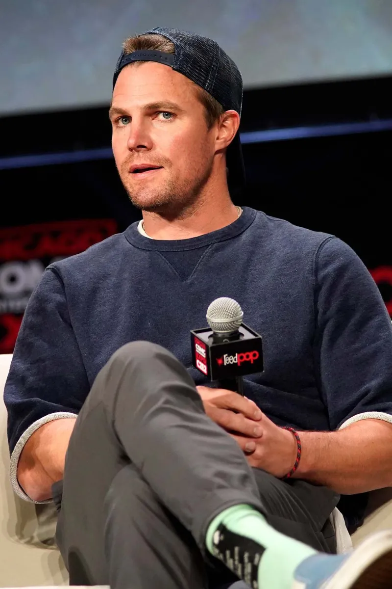 Stephen Amell Cassandra Jean