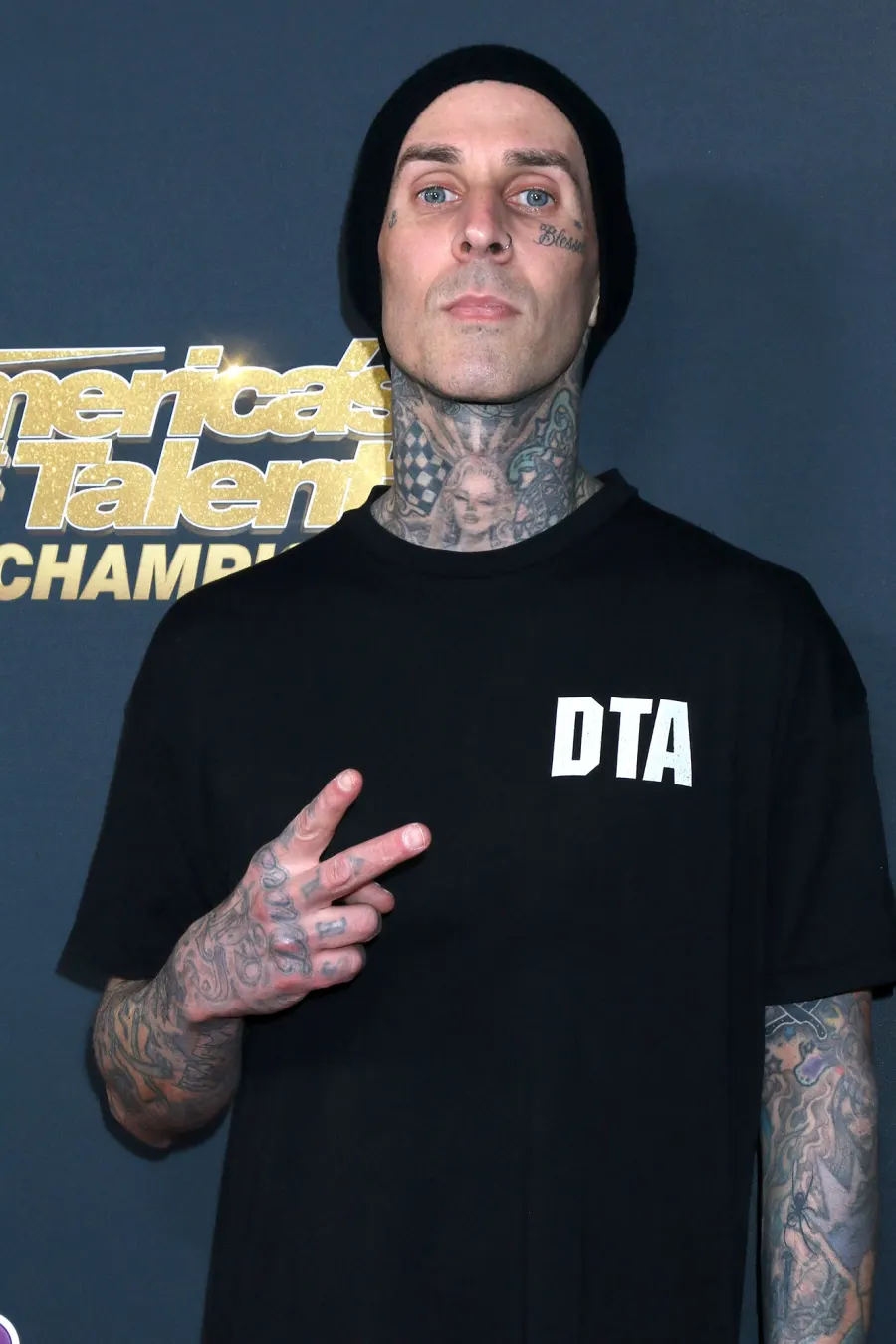 Travis Barker Blink 182 Mark Hoppus Is Undergoing Chemo for Cancer
