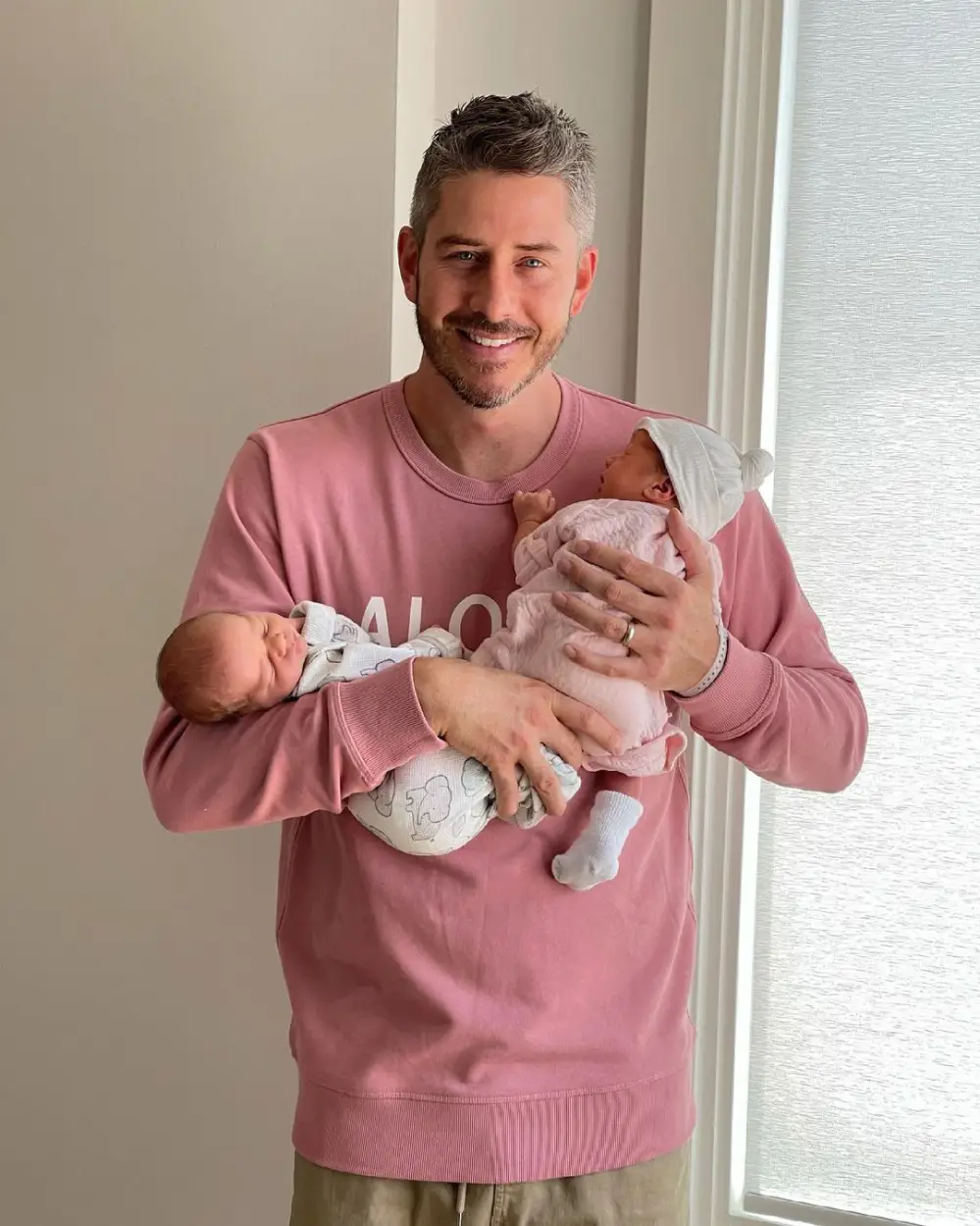 Bachelor&rsquo;s Lauren Burnham and Arie Luyendyk Jr. Bring Daughter Replica Luxury Handbag From Hospital After Respiratory Issues