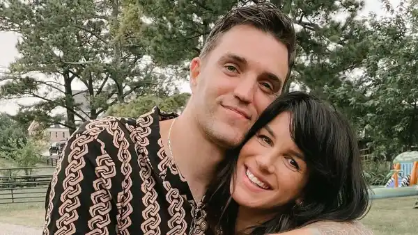 90210s Shenae Grimes Beech Gives Birth Welcomes 2nd Child With Husband Josh Beech