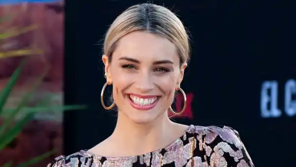 Arielle Vandenberg: What’s in My Bag?