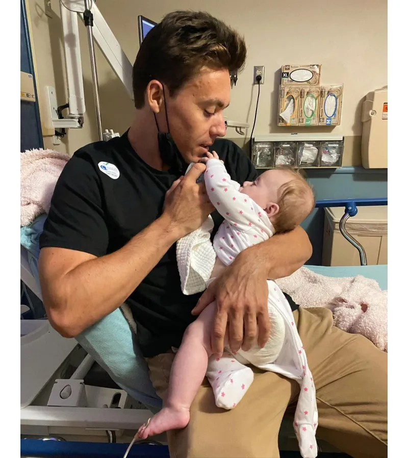 Bachelor Lesley Murphy Reflects on Crazy 36 Hours in Emergency Room With Daughter Nora 7