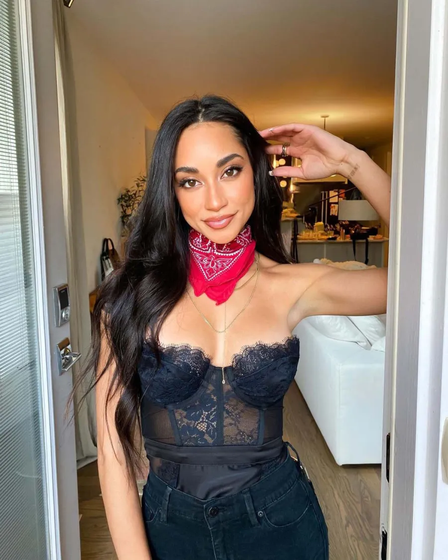 Bachelors Victoria Fuller Turns Up Heat Lacy Black Bustier