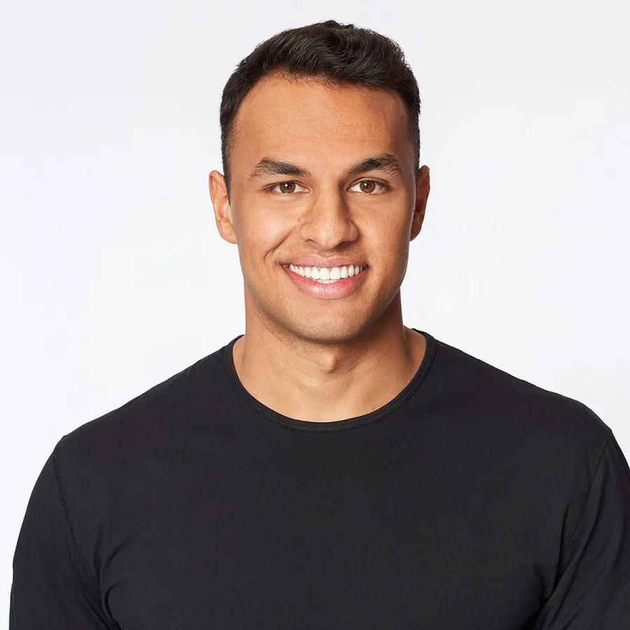 Aaron Correcting His Storyline Cat Costumes Romance Island Tension Tease Their Bachelor Paradise Journeys