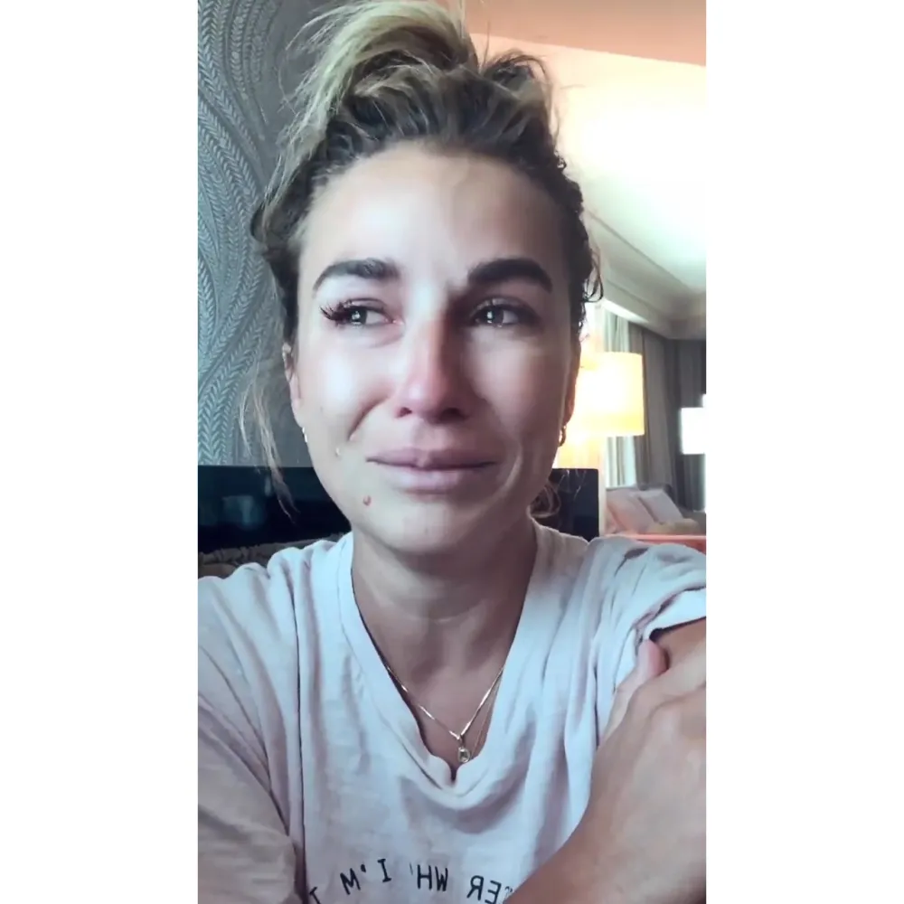 Jessie James Decker Cries After Discovering Reddit Page Attacking Her Image: It &lsquo;Rips Me Apart on a Daily Basis&rsquo; 