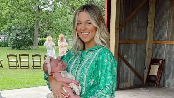 Sadie Robertson Shares Scary Birth Story Reveals Daughter Honey Got Stuck