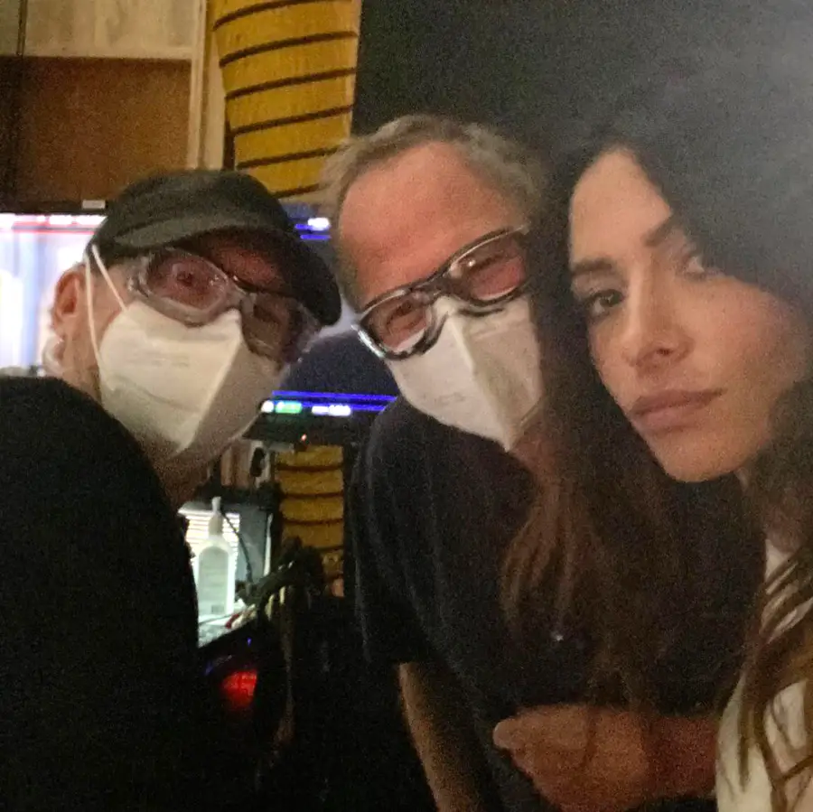 Friends IRL! The Best Behind-the-Scenes Snaps of the ‘Sex/Life’ Cast