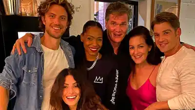 Friends IRL! The Best Behind-the-Scenes Snaps of the ‘Sex/Life’ Cast