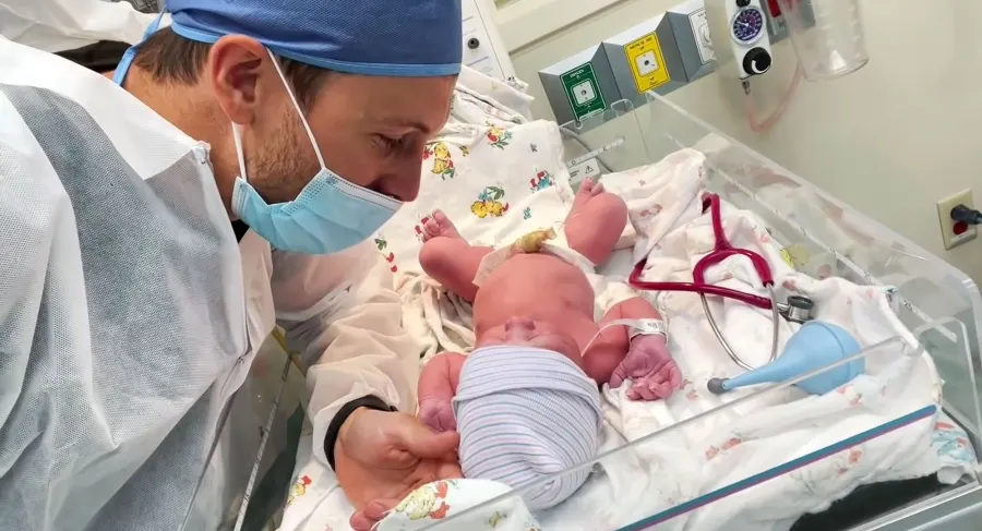 Shawn Johnson East Gives 1st Look at 1-Week-Old Son in Birth Video 8