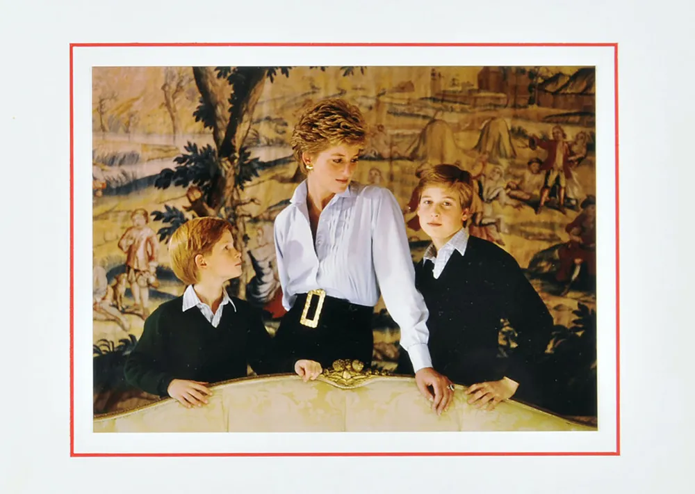 The Meaningful Outfit That Inspired Princess Diana&rsquo;s Statue