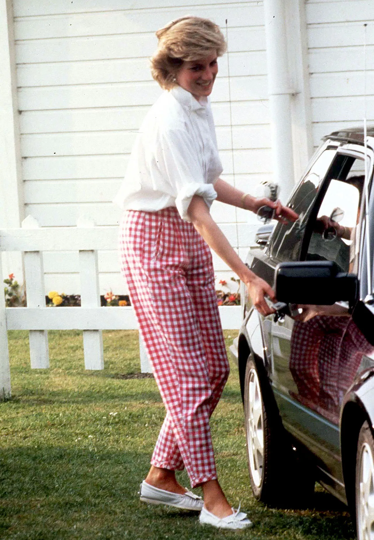 The Meaningful Outfit That Inspired Princess Diana’s Statue