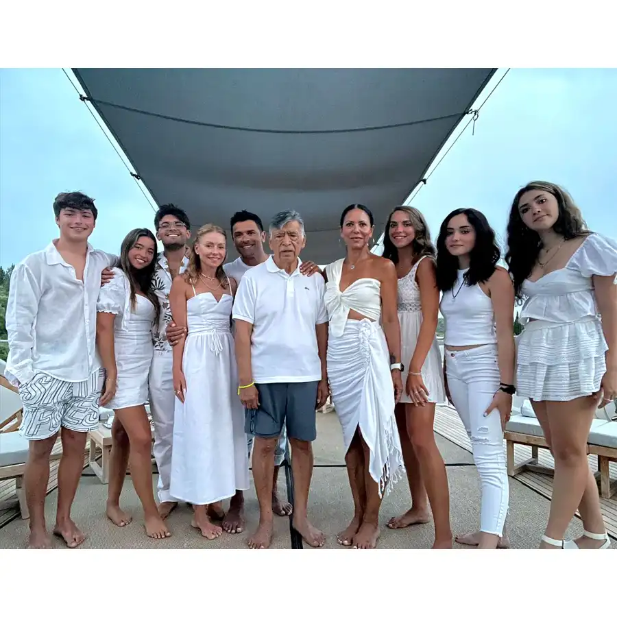 'Weirdos'! Kelly Ripa Claps Back Over Jokes About Her 'Missing' Foot