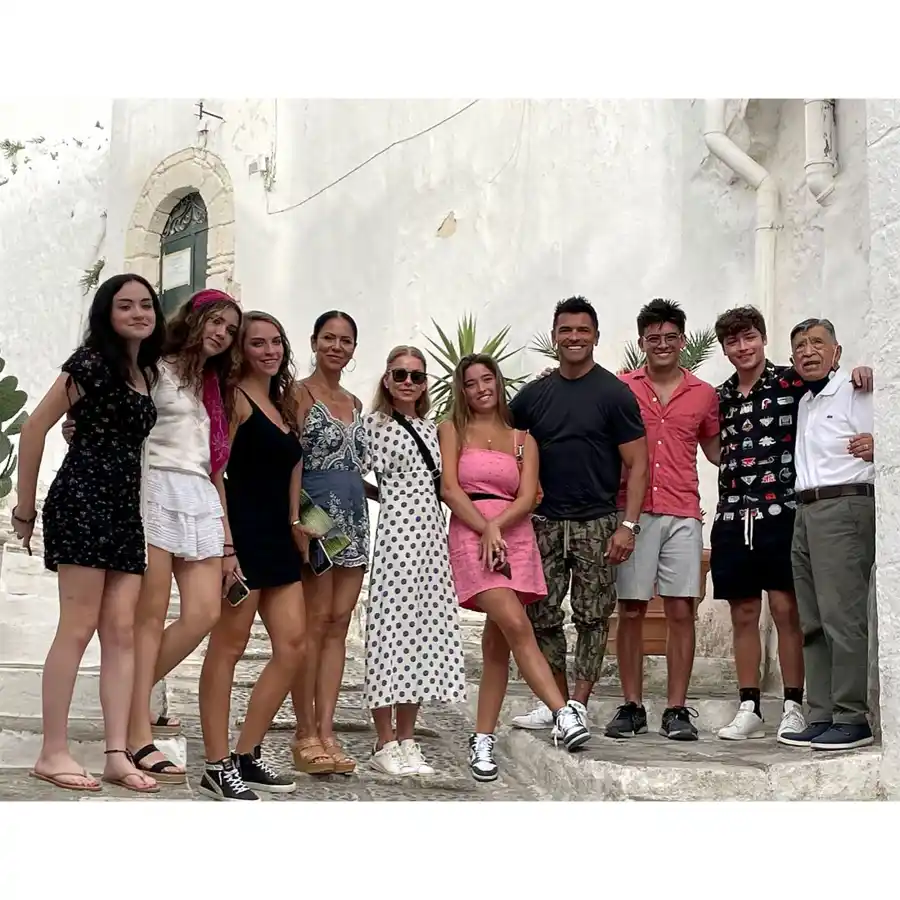 'Weirdos'! Kelly Ripa Claps Back Over Jokes About Her 'Missing' Foot