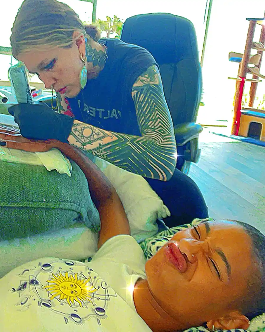 Willow Smith Gets Most Beautiful Hindu Design Inked Her Hand