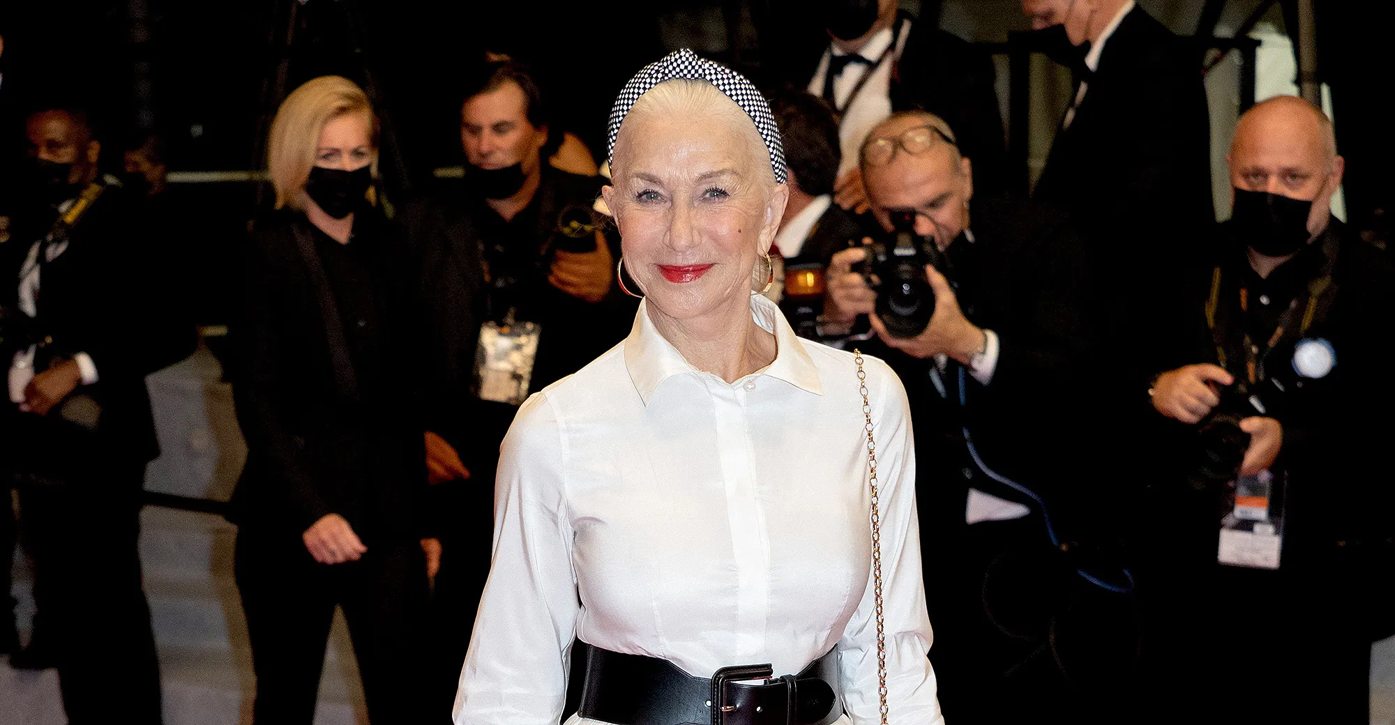 helen-mirren-cariuma-sneakers