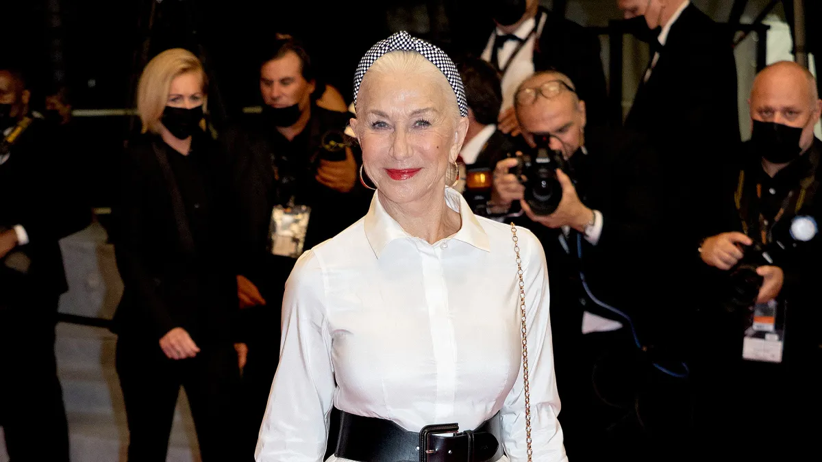 helen-mirren-cariuma-sneakers