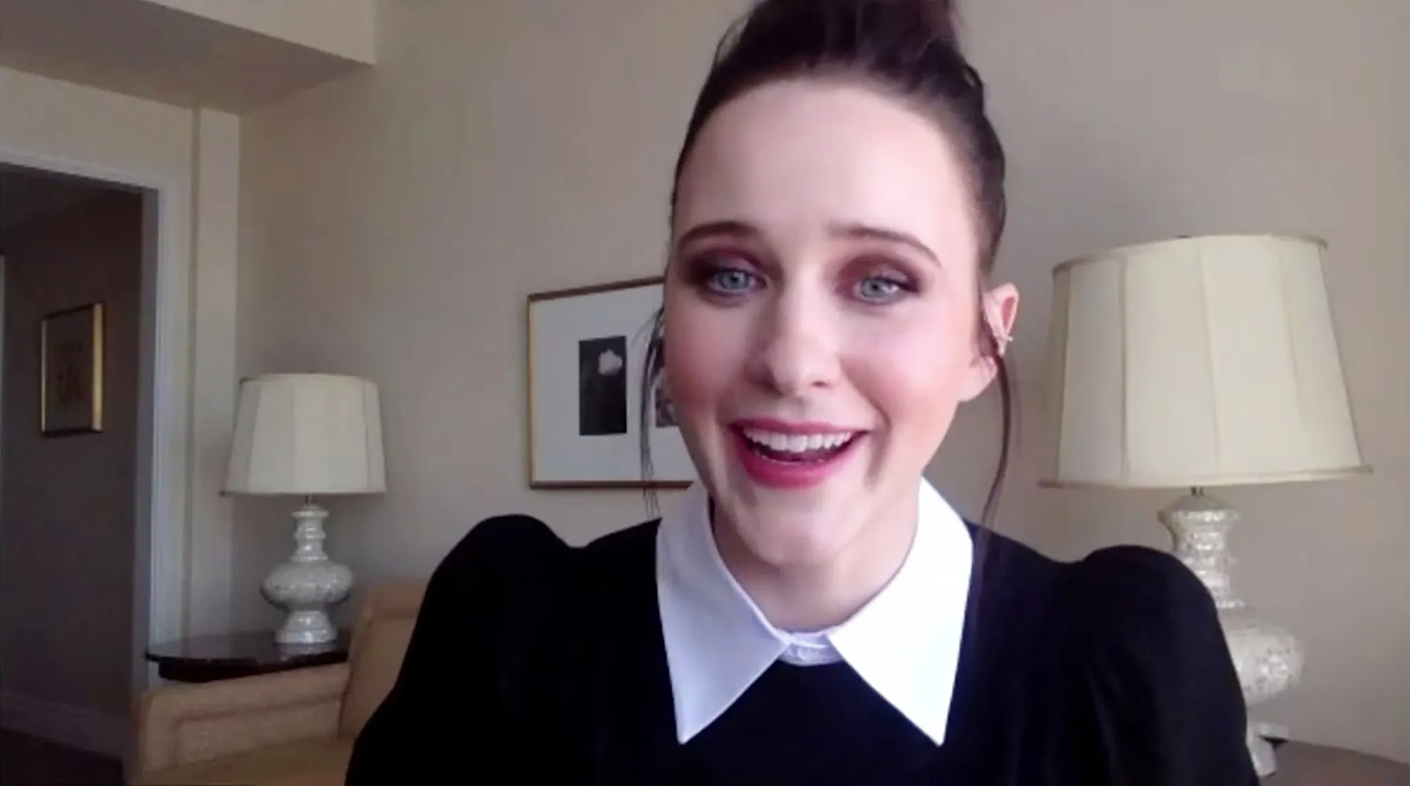rachel-brosnahan-concealer