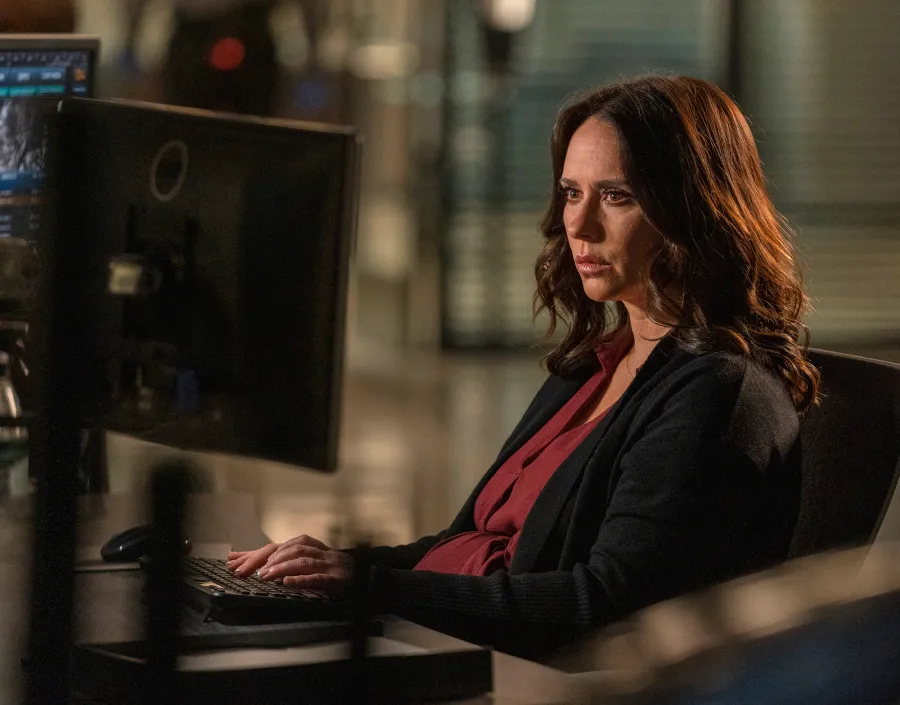 911 Cast Salaries Jennifer Love Hewitt