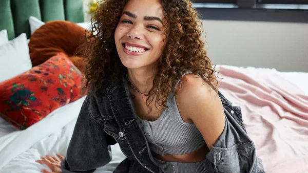 Antonia Gentrys Style Takes Total 180 Ginny Georgia Season 2