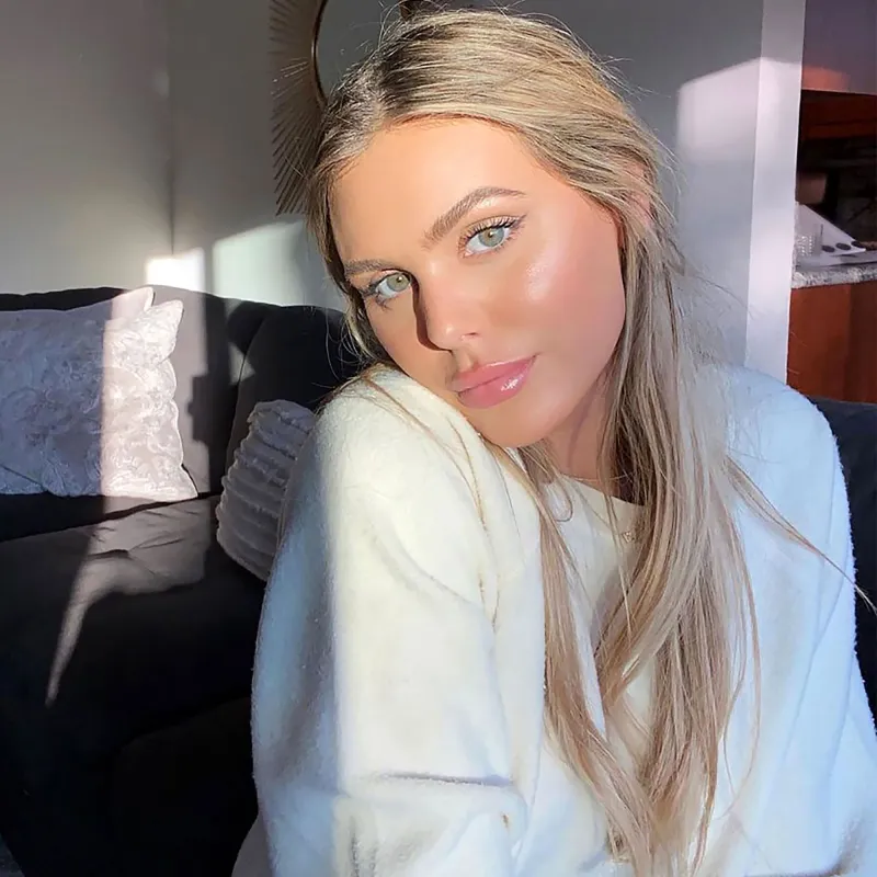 'Bachelor' Alum Kelley Flanagan Reveals Lyme Disease Diagnosis