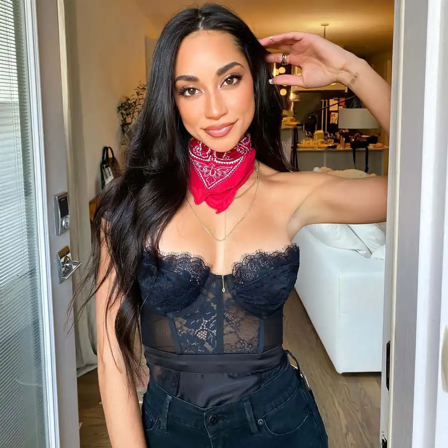 Bachelor' Alum Kelley Flanagan Reveals Lyme Disease Diagnosis