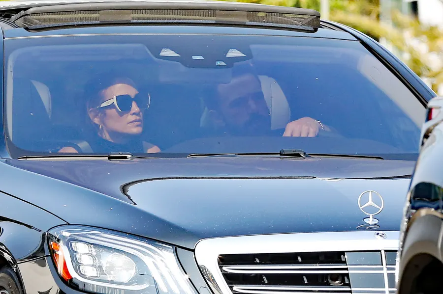 Ben Affleck and Jennifer Lopez Go Shopping Amid Serious Marriage Discussions 10