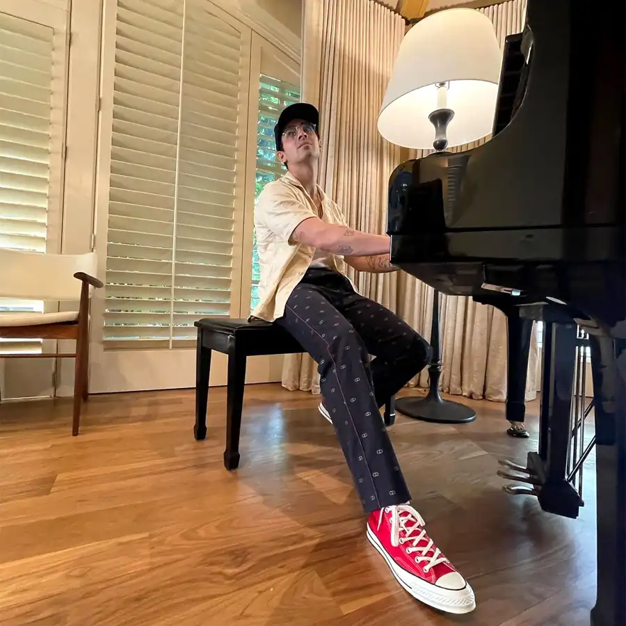 Birthday Suit! Joe Jonas Goes Nude Celebrating His Birthday With Sophie