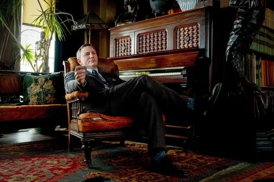 Daniel Craig Knives Out How Much Movie Stars Get Paid