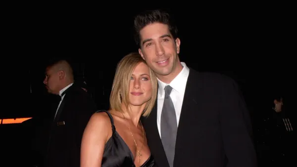 David Schwimmer Shoots Down Rumors He's Dating Jennifer Aniston